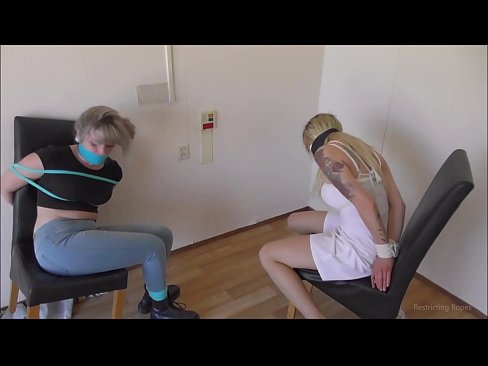 ❤️ E varur / e lidhur dhe e gojës / vajzë në ankth ️ Porno e bukur tek ne ﹏