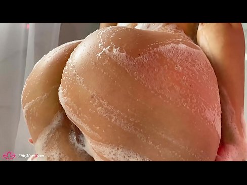 ❤️ Zeshkania masturbon pidhin me vibrator deri në orgazmë intensive në dush ️ Porno e bukur tek ne ﹏