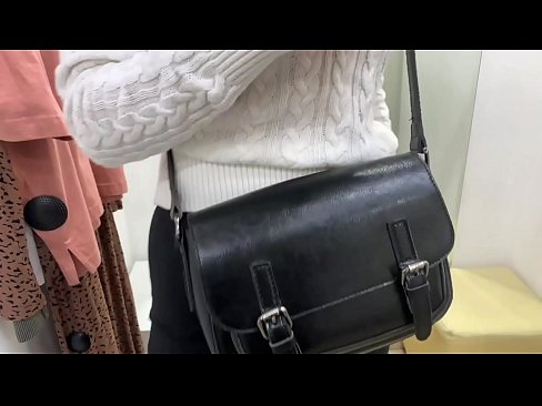 ❤️ Masturbim publik i kurvës së re FeralBerry me një dildo në dhomën e montimit ️ Porno e bukur tek ne ﹏